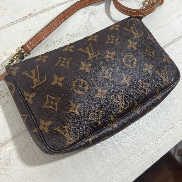 Louis Vuitton Pouch Bag Pochette Monogram - Picture 4 of 16